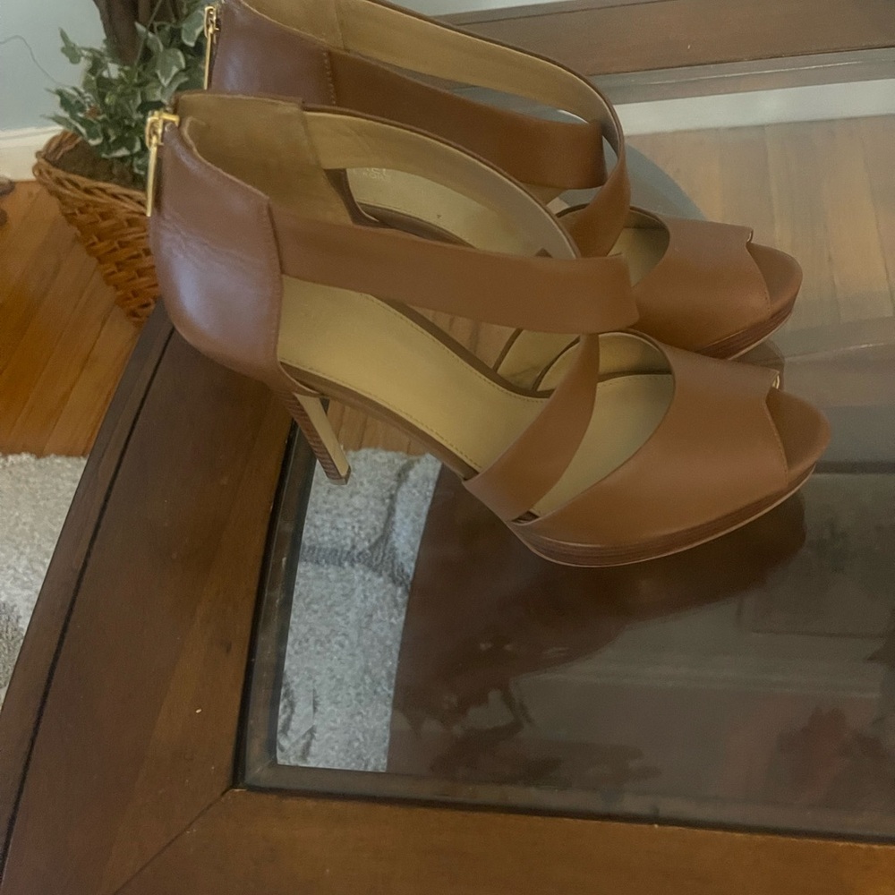 Michael Kors Tan 3in heel stiletto peep toe size 9